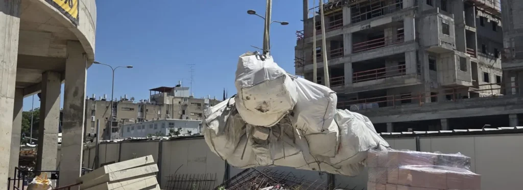 באלות פסולת בניין באתר לפני פינוי, פינוי פסולת והריסה